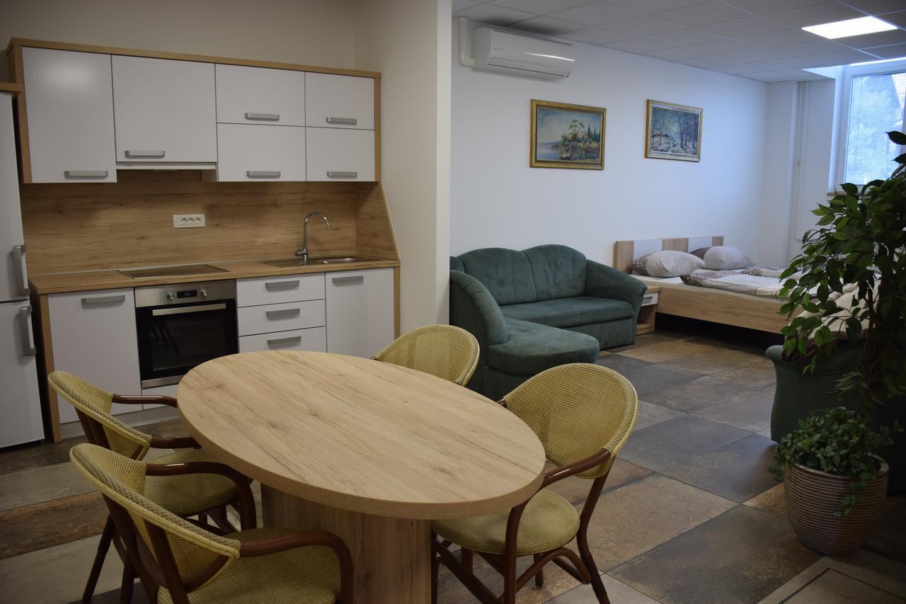 Hostel Novak Novo Mesto Ngoại thất bức ảnh