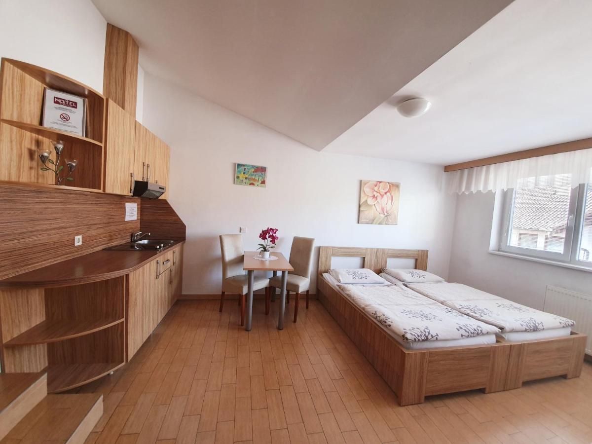 Hostel Novak Novo Mesto Ngoại thất bức ảnh