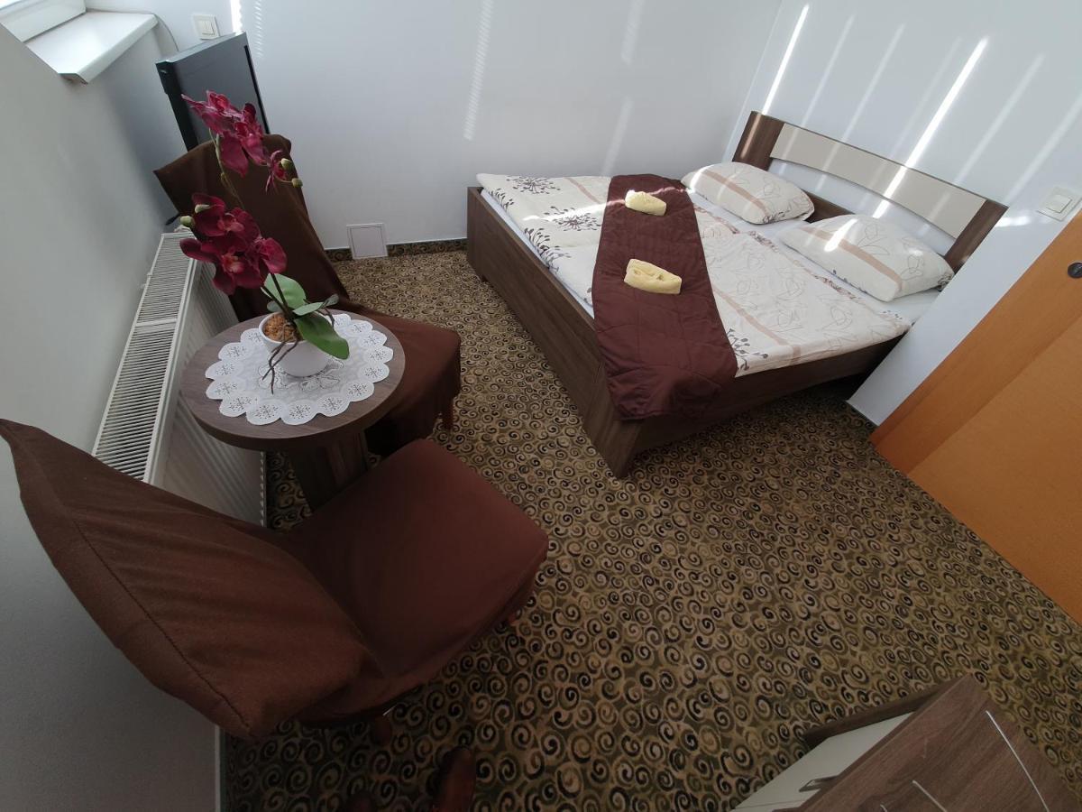 Hostel Novak Novo Mesto Ngoại thất bức ảnh