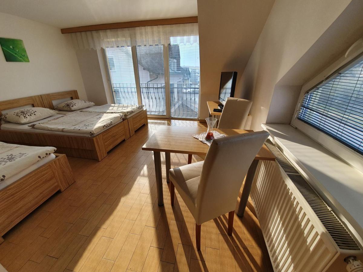 Hostel Novak Novo Mesto Ngoại thất bức ảnh