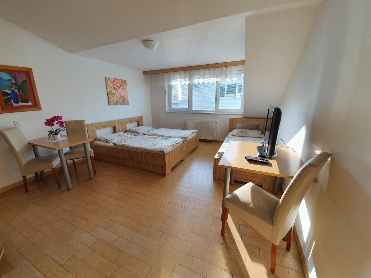 Hostel Novak Novo Mesto Ngoại thất bức ảnh